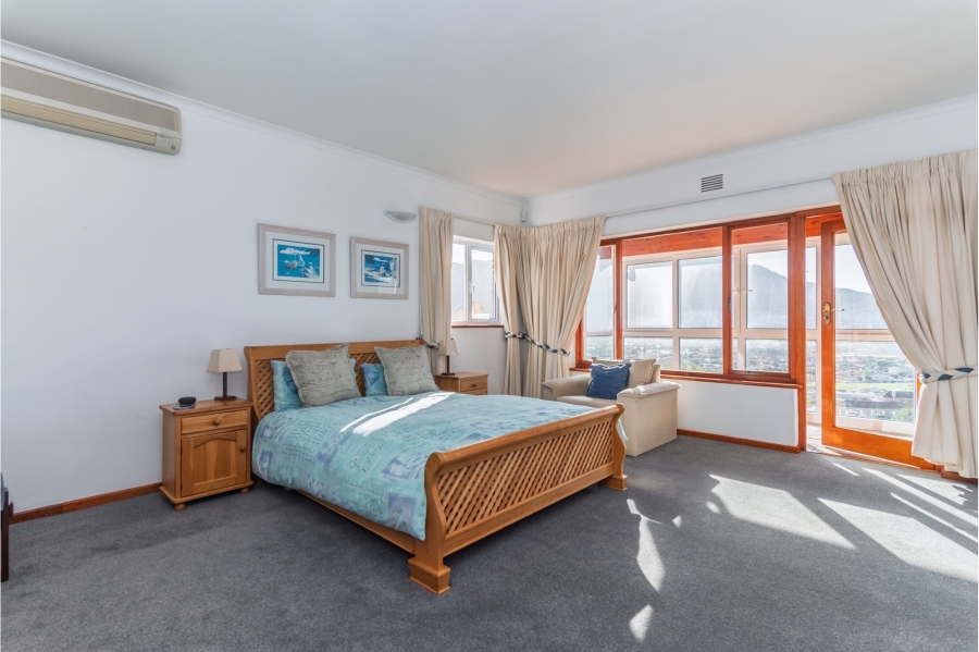4 Bedroom Property for Sale in Fish Hoek Western Cape